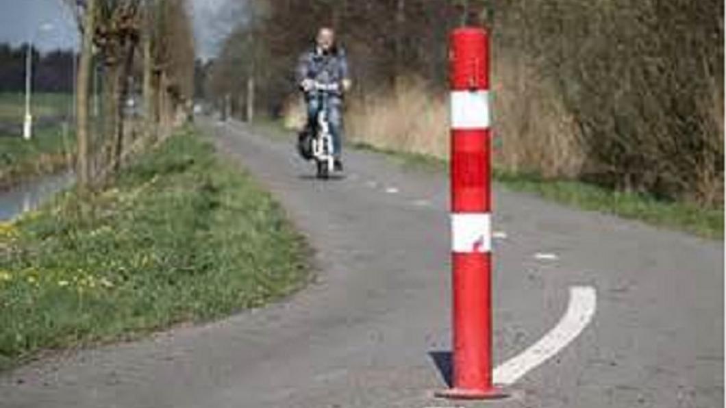 fietspadenpaaltjes 1.jpg